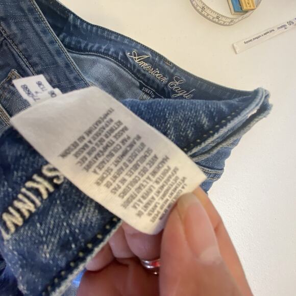 Y2K Women's American Eagle Stretch Low Rise Skinny Jeans Size 4 Distressed Blue - Picture 3 of 9
